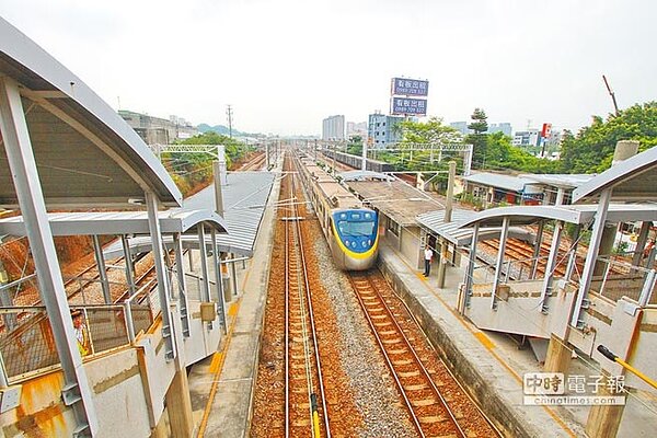 盧秀燕表示,台中山手線經濟效益低,興建非當務之急,將暫緩計畫。圖為成功火車站。(圖/中國時報資料照片)