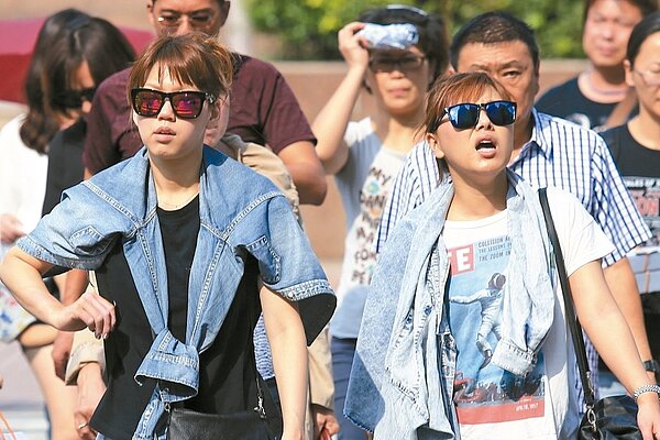 中央氣象局預估,今年冬季平均氣溫以正常至偏暖,雨量則為正常機率較大。 圖/聯合報系資料照片