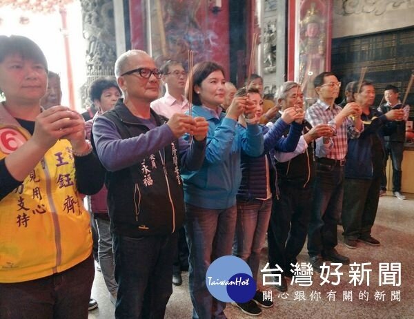 近來高麗菜因盛產導致價格崩跌,針對雲林縣政府近日啟動耕鋤機制,每公頃補助七萬元的做法,雲林縣長當選人張麗善表達尊重,強調樂見任何協助農民解決問題的做法,也表示未來上任後會持續努力協助農民,讓菜賣得出去,讓錢進得來。