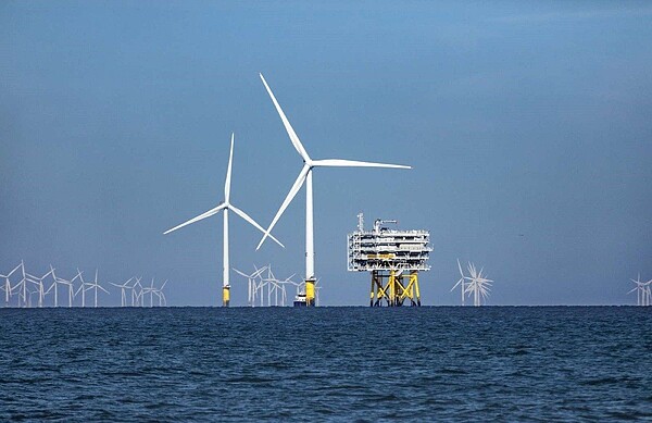 經濟部昨天公告108年度離岸風電躉購費率草案,由今年每度5.8498元降到5.1060元,降幅高達12.71%,對此一數字,所有署名離岸風電開發商均表示「無法接受。圖/離岸風電開發商提供