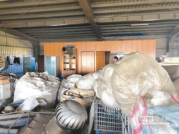 移工在工廠的宿舍環境很髒亂,就像倉庫一樣。(台灣移工聯盟提供)