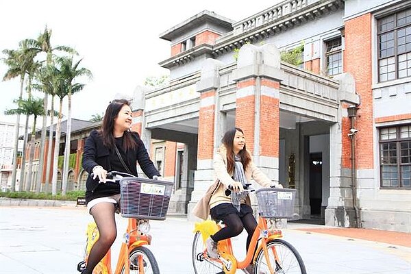 第4屆「新竹市城市馬拉松」將於明年1月6日開跑,新竹市政府特別聯合在地16家飯店旅館業者,推出「城市馬拉松住宿優惠專案」,歡迎全國跑友用雙腳體驗新竹市特有的美麗景緻與文化魅力。(陳育賢攝)