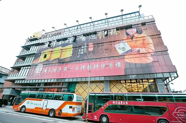 新北市五股的鳳梨酥大廠維格餅家總部傳將南遷高雄,維格餅家董事長孫國華強調,看好韓國瑜當選高雄市長後,陸客來台觀光可望回溫,並非放棄北部市場。 圖/聯合報系資料照片