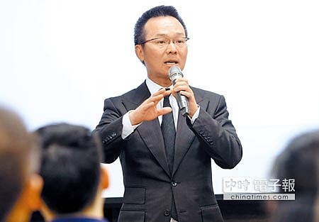 台灣高爾夫運動觀光推廣研討會4日舉行，高爾夫球協會理事長王政松表示，國內高球觀光還有很大的進步空間。（范揚光攝） 