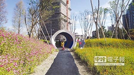 大毅建設將位於台中市太平區新興路上的大基地,打造為「熊熊秘境」小花博園區,免費開放給市民參觀。圖/曾麗芳