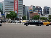 柯續推「內科2.0」　議員質疑交通壅塞仍無解