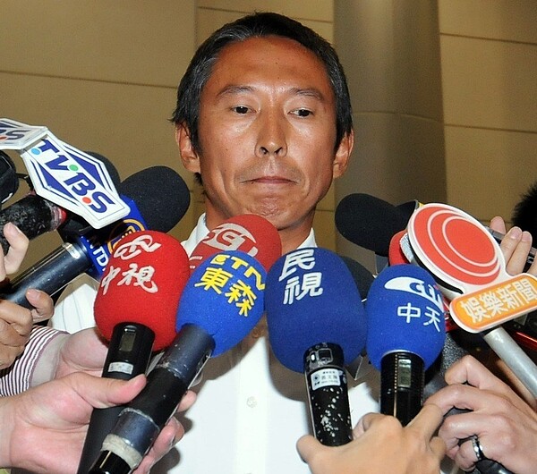 鈕承澤曾因「軍中樂園」以「冒名頂替」方式帶大陸籍攝影師進左營軍港登艦勘景觸法,遭到不少批評,也表示願意認錯受罰。圖/報系資料照片