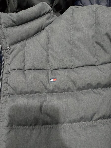 好市多Tommy Hilfiger可收納式羽絨外套1999元。圖/擷取自臉書社團「Costco好市多消費經驗分享區」