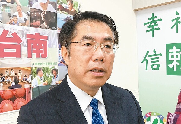 台南市長當選人黃偉哲昨指出，若礙於法源依據無法在明年凍漲房屋稅，，將朝未來3年減稅的方向進行。 記者鄭維真／攝影