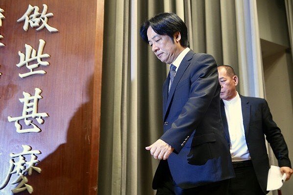 行政院上午召開記者會,院長賴清德表示,時間一到他也會堅定離開,負起政治責任,不讓...行政院上午召開記者會,院長賴清德表示,時間一到他也會堅定離開,負起政治責任,不讓檢討淪為空言,但目前仍會率領團隊全力以赴。 報系資料照