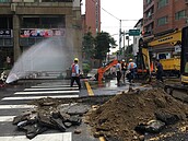 汙水下水道廠商挖破瓦斯管　桃市府開罰30萬元