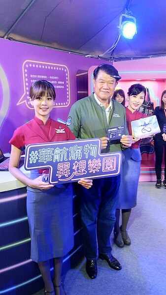 華航董事長何煖軒指出,明年是航太、電商突破年。 記者黃淑惠/攝影