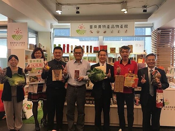 台南物產館國道一號新營服務區南下站7日正式營運。(台南市農業局提供)