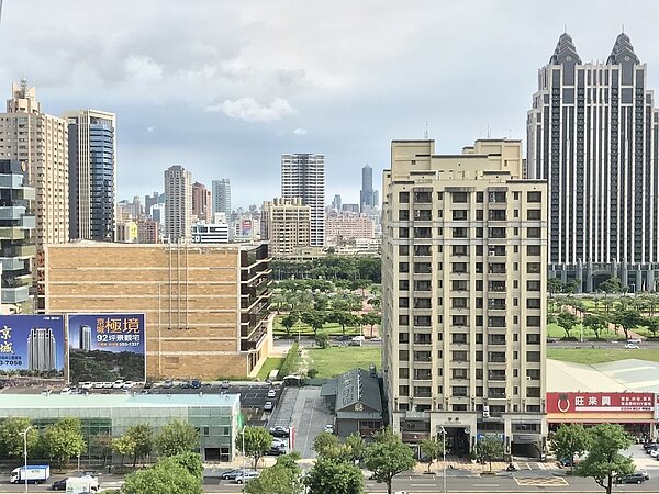 內政部統計,今年上半年核發住宿類住宅使用執照宅數是近十年同期最高,整體房市逐漸回溫。圖/聯合報系資料照