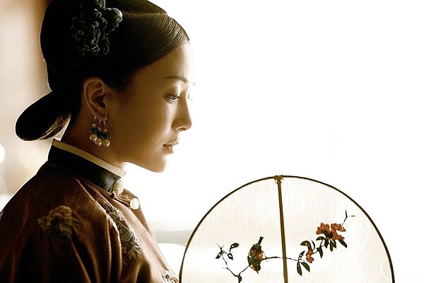 中新周刊:37歲秦嵐 演活富察皇后 圖/摘自微博