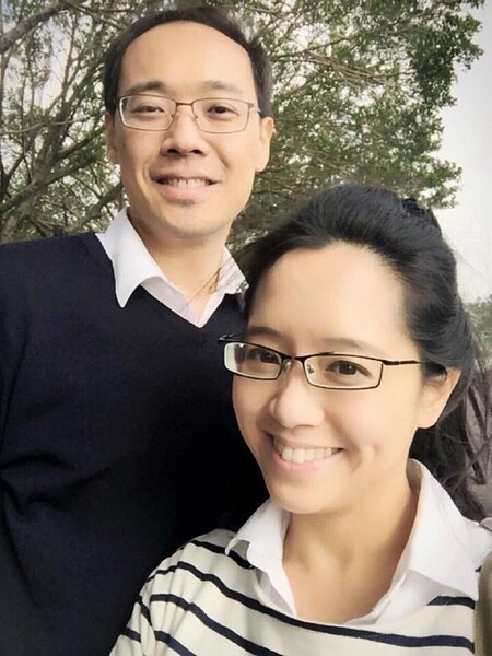 陳以真遭逢失去至親的打擊,表現冷靜、堅強,在海外克服一切困難,也要帶偉中回家,支持她的信念是「我想讓所有愛他(楊偉中)的人,好好跟他說句話,好好道別」。翻攝自陳以真臉書