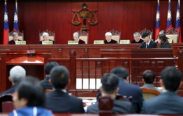 年改法案相關釋憲聲請「一提再提」,大法官卻在程序上「一駁再駁」。 圖/聯合報系資料照片