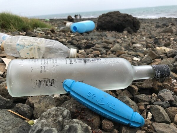 澎湖海岸線充斥著各種等海洋垃圾。聯合報系資料照／記者陳易辰攝影