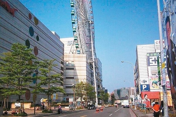 大彎北段屬商業區及娛樂區,有1600餘戶違規使用做為住宅。 圖/聯合報系資料照片