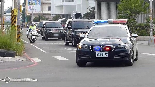總統車隊學乖了這車呼嘯過 警察不敢不讓路 好房網news