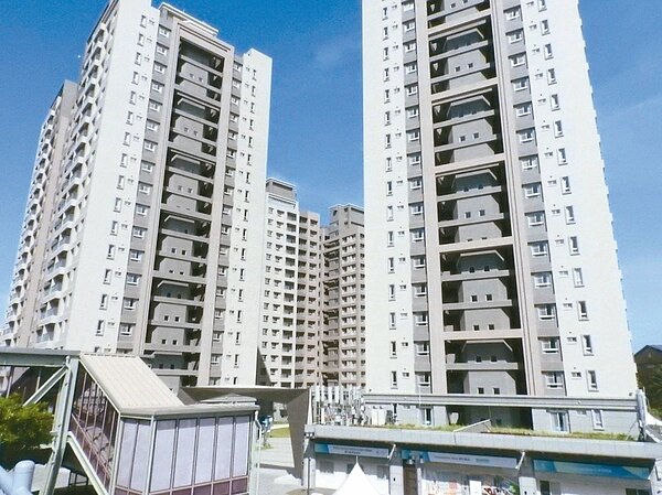 內政部上月呼籲新北市府,讓世大運選手村社宅的地價稅、房屋稅歸零。 圖/聯合報系資料照片