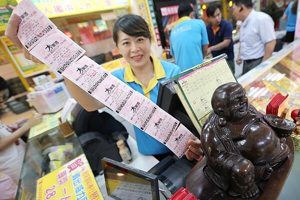 第75期大樂透頭獎由一位幸運兒獨得獎金1億元。 聯合報系資料照片/記者林伯東攝影