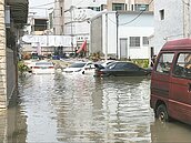 誇張！台南永康中華路　只下10多分鐘雨就淹水