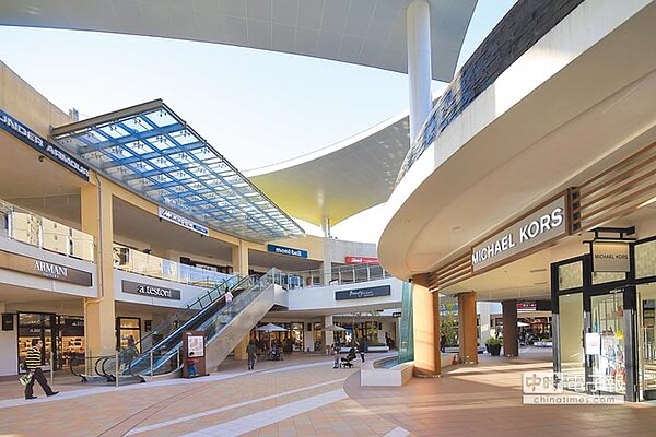 A9林口站除有冠德興建的環球購物中心外，附近還有三井OUTLET及多處公園等，購物休閒十分便利。（圖／海悅提供）