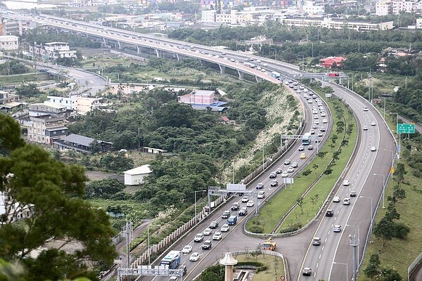 交通部昨宣布國道五號於中秋假期前後一天,日間部分時段免收費。圖/聯合報系資料照片