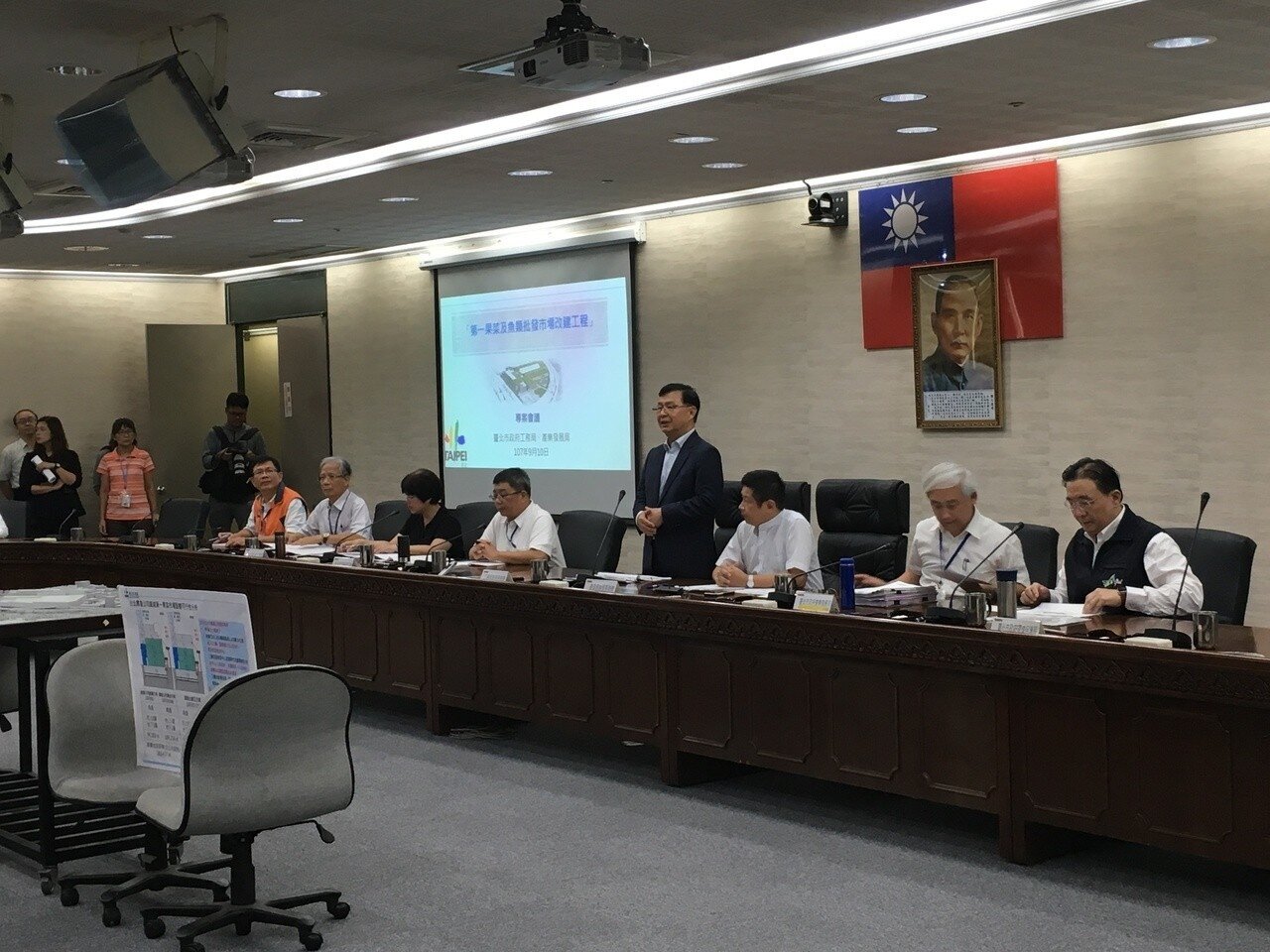 台北市「第一果菜及魚類批發市場改建工程」持續延燒，北市府今天舉行雙首長會議，北農總經理吳音寧也出席。記者張世杰／攝影