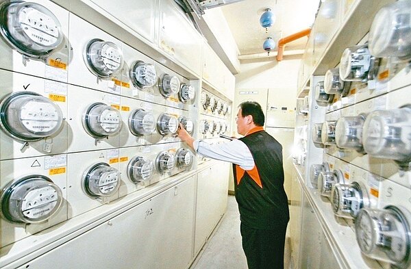 經濟部今結束電價費率審議委員會，宣布十月起電價將不調整。圖／聯合報系資料照片
