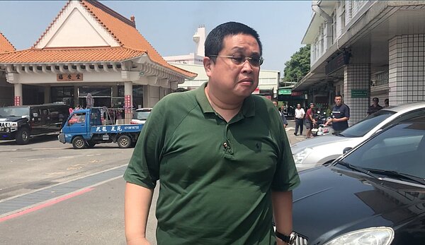 今日上午高雄地檢署檢察官趙期正督同法醫師解剖完畢。記者劉星君/攝影