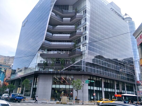 桃園市火車站前商圈的統領廣場Tonlin Plaza公司後天15日正式試營運，威秀影城暫未加入試營運。記者曾增勳／攝影 