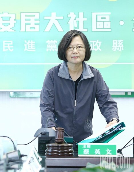 促轉會副主委張天欽被媒體爆料,淪為選戰打手,兼任民進黨黨主席的總統蔡英文(圖)說,發生這樣的事情並不妥適,相信促轉會會做出最適當的處理。記者陳柏亨/攝影