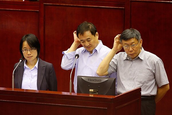 北農與北市府間爭議不斷,台北市長柯文哲(右起)、北農董事長陳景峻、總經理吳音寧三人曾多次隔空交火。 圖/聯合報系資料照片