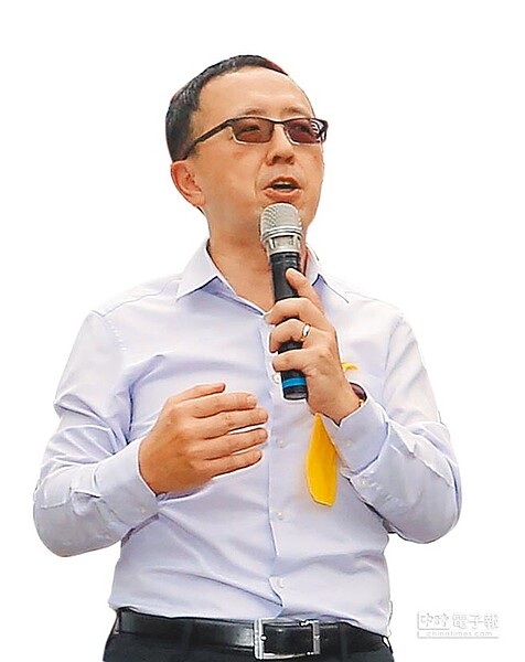 我駐大阪辦事處長蘇啟誠不堪救災不力指責而輕生,台大政治系教授蘇宏達,痛批民進黨酬庸害了專業外交官。(趙雙傑攝)