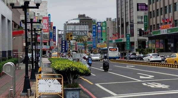 å°åç«è»ç«éè¿çæ´»æ©è½ä¾¿å©ï¼åï¼æªèªgoogle mapï¼