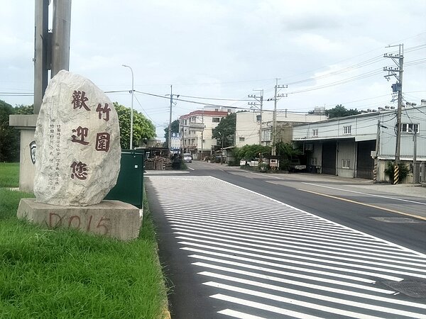 桃園市府展開桃園航空城計畫地上物查估說明,平靜的大園區竹圍街未來納入航空城計畫「蛋黃區」徵收,成為第三跑道用地。記者曾增勳/攝影