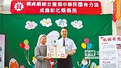 泡菜修女入籍彰化　徐國勇贈身分證