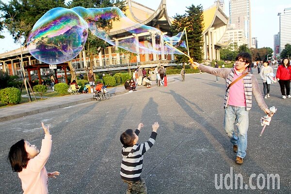 中央氣象局長期預報指出,今年秋季有朝聖嬰發展的機會,推測台灣12月有較為暖濕的可能。聯合報系資料照/余承翰攝影