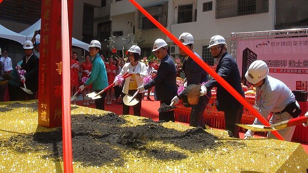 政府推動危老屋重建,已有建案動土開工。 圖/聯合報系資料照片