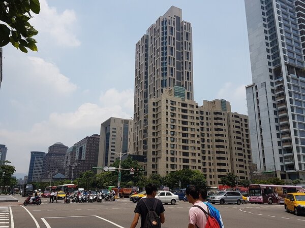 台北市建築物每坪造價成本，全台最高，且樓層越高，每坪造價成本越貴。記者孫中英／攝影 