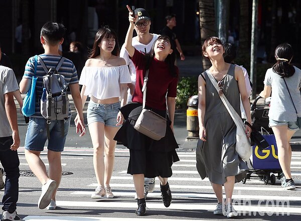 秋老虎發威!大台北今恐高溫36度以上。圖/本報資料照片