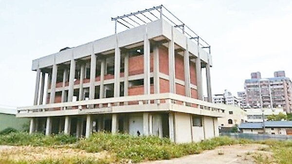 中市首例老屋重建 台中市政府推動危老屋重建，核准第一例位在南屯寶山段，屋齡46年。市府表示將會繼續進行，以提高重建達成率。 圖／台中市政府提供