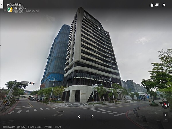 「宏泰高境」緊鄰日前發生大火的「悅之光」(圖/截自Google Map)