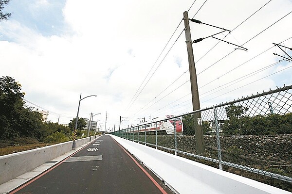 新竹市中華路四段451巷至409巷道路昨啟用。 圖/新竹市政府提供