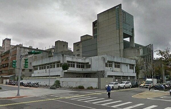 國防部計畫運用位於大直的北部印製廠舊址成立托兒所,國防部在108年預算案中編列4千餘萬元預算,進行「國防部幼兒園修建統包工程」與設計,國防部曾允諾108年可完工啟用招生。翻攝Google MAP