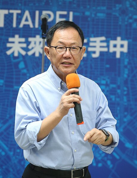 台北市長參選人丁守中出席「台灣影視界挺丁守中後援會」成立大會,推出要在台北打造類似環球影城的影視產業。 記者葉信菉/攝影