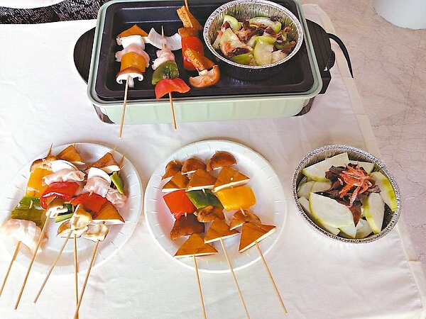 中秋節烤肉,除了三高患者需要注意,正在接受癌症治療的患者也得注意。 記者陳雨鑫/攝影