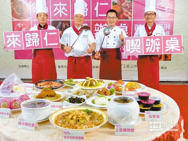 來歸仁喫辦桌！辦桌是台灣早期非常有特色的庶民生活文化，「2018來歸仁喫辦桌」10月19日仁壽宮登場。（曹婷婷攝）